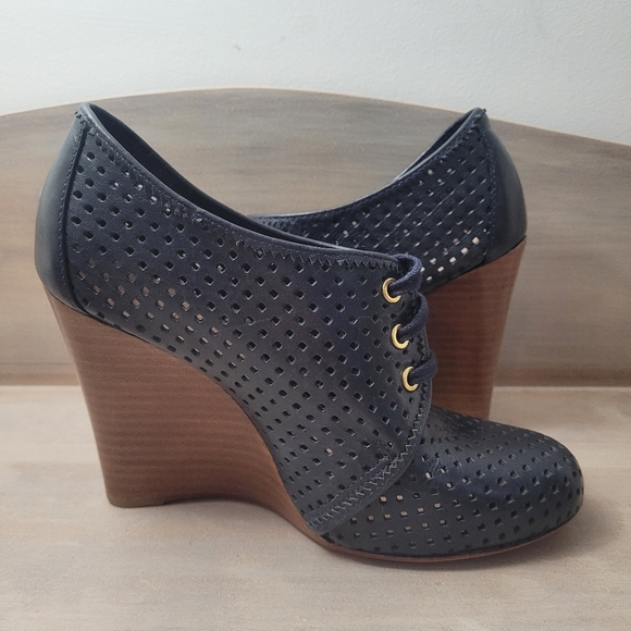 Tory Burch Women's Victor Perforated Leather Wedge Shoes 6.5 Navy Blue Brown - Picture 9 of 14